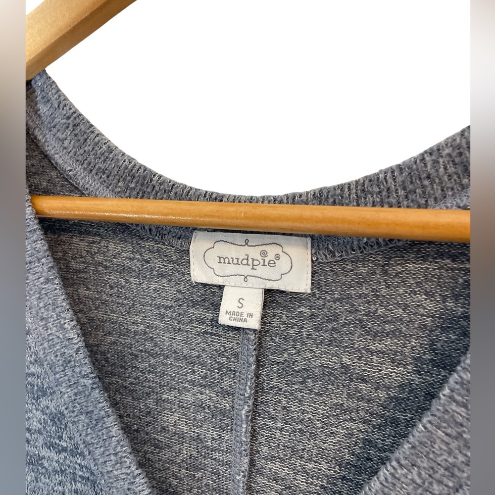 Z9- Women’s Small Mud Pie Heather Gray V-Neck Top - Picture 3 of 3